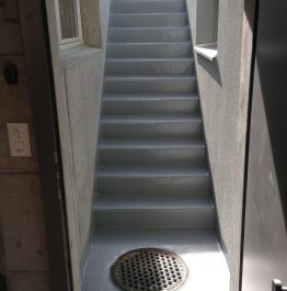 Treppe Kunstharz Aussenbereich Überschuss Quarzsand
